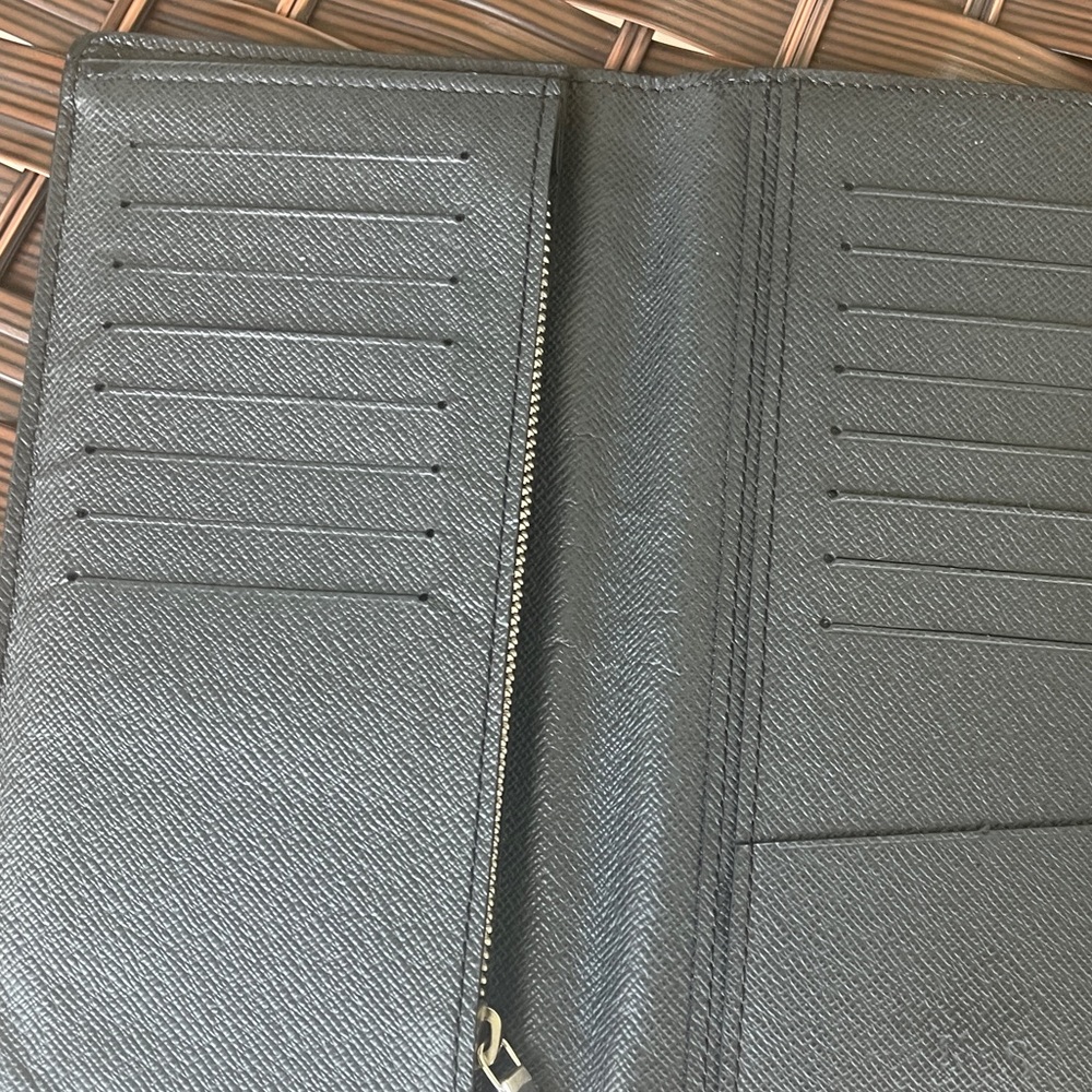 GENUINE LOUIS VUITTON Black Taiga Long Wallet TA3176 - Picture 10 of 14